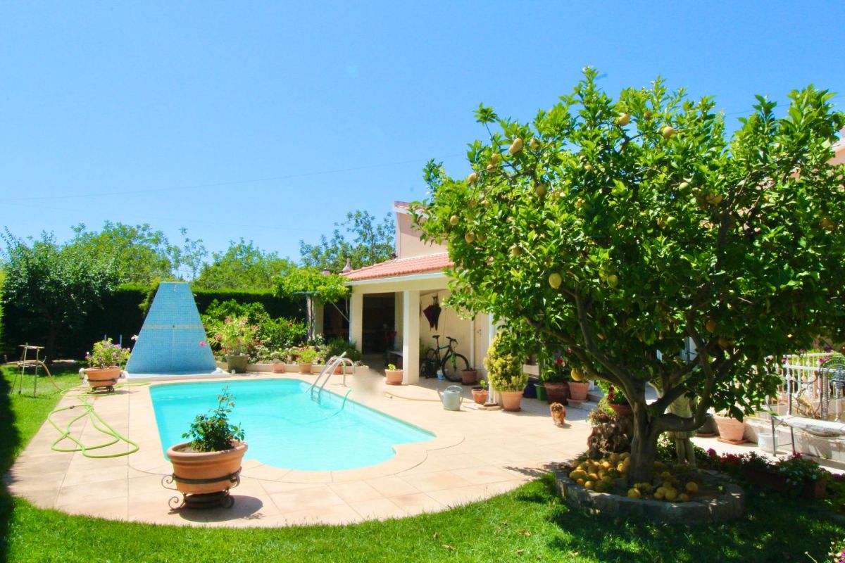 4 bedroom house in olhão with large garage, House for sale Olhão, faro