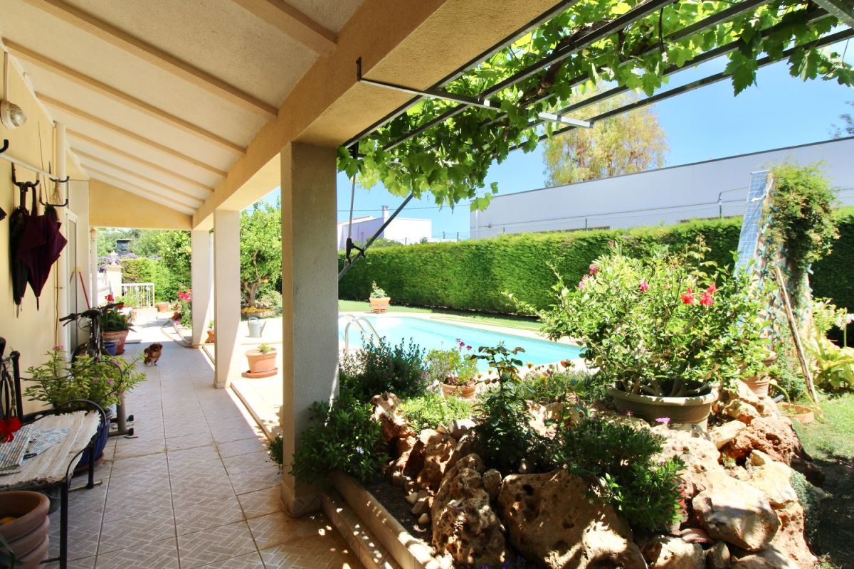 4 bedroom house in olhão with large garage, House for sale Olhão, faro