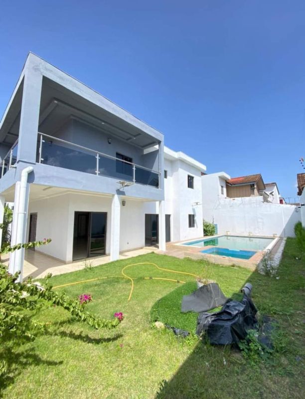 Cocody cité verdoyante de la riviera4, vente duplex 5 pièces, Maison à vendre à Abidjan Côte d