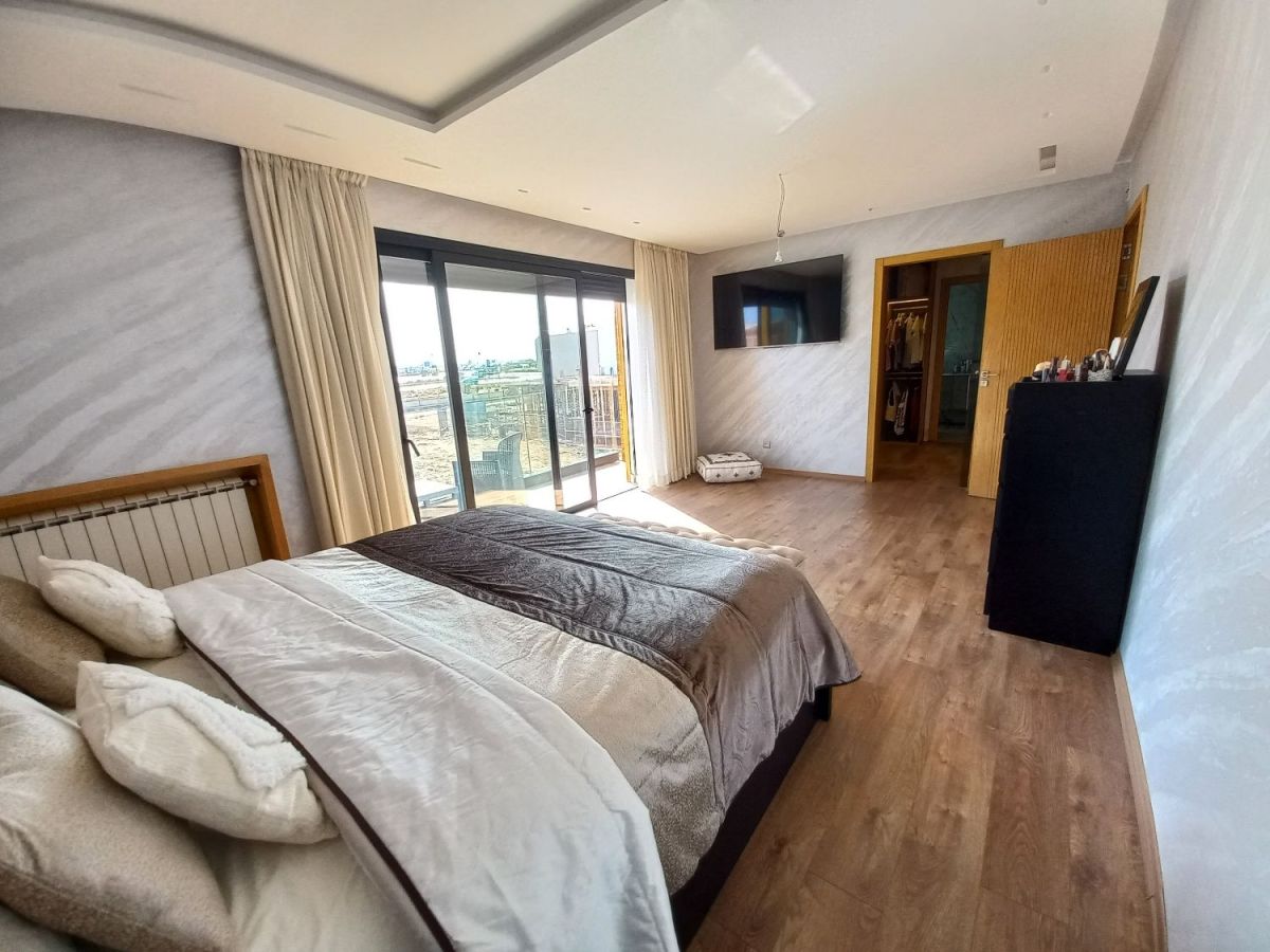 Luxurious villa a few steps from the beach, House for rent in