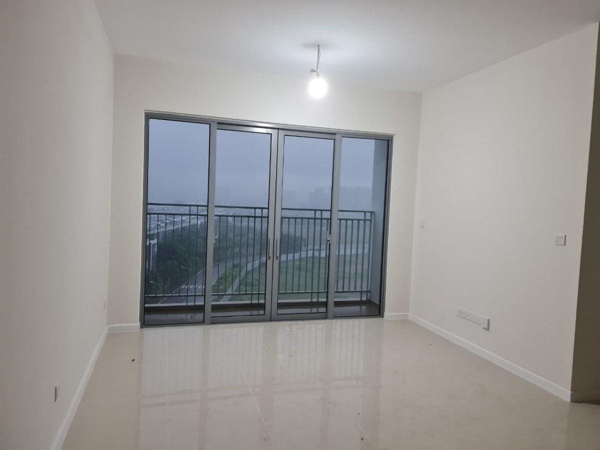 Spacious, corner 2 bedroom apartment for rent in palm heights, district