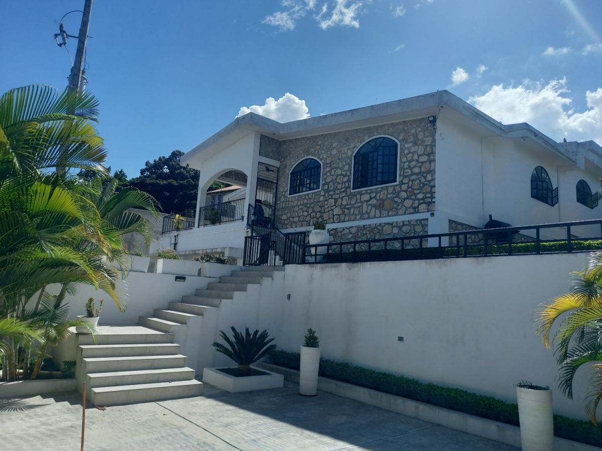 Magnifique maison à vendre à thomassin, pétionville, haïti , Haiti