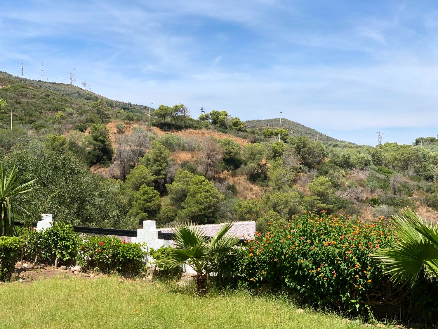 Annonce de Location - Appartements de Vacances à Cabo Negro avec Vue Panoramique sur Mer et Montagne
