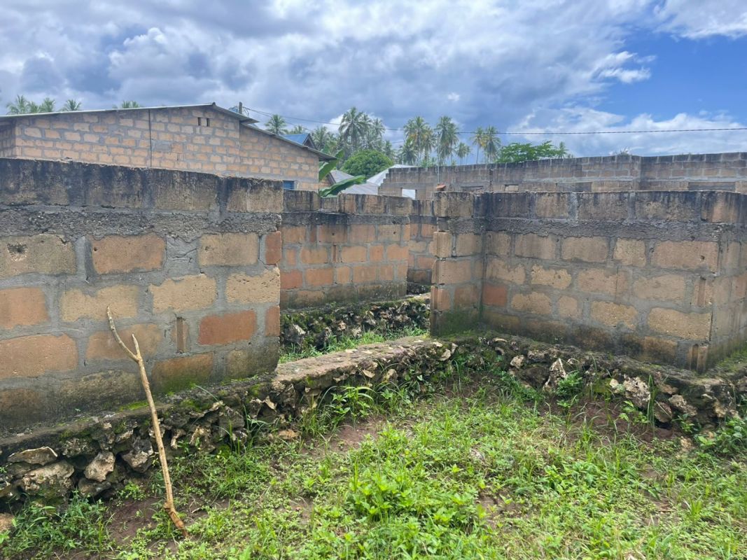 Unfinished building at dole spice farm area for sale, Land for sale in