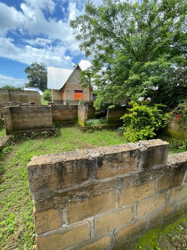 Unfinished building at dole spice farm area for sale, Land for sale in