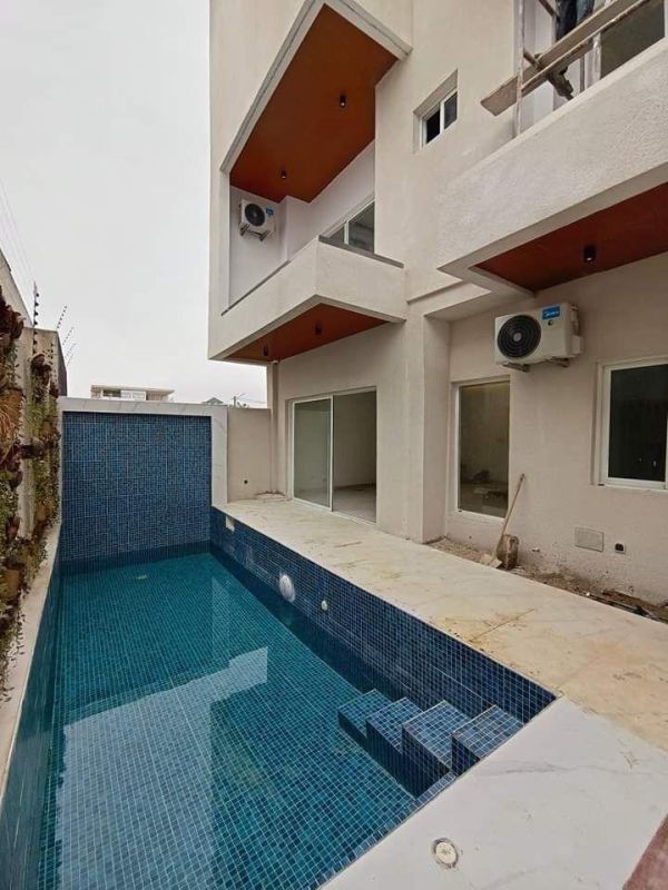 Sale of a new construction triplex villa never lived in in angré not