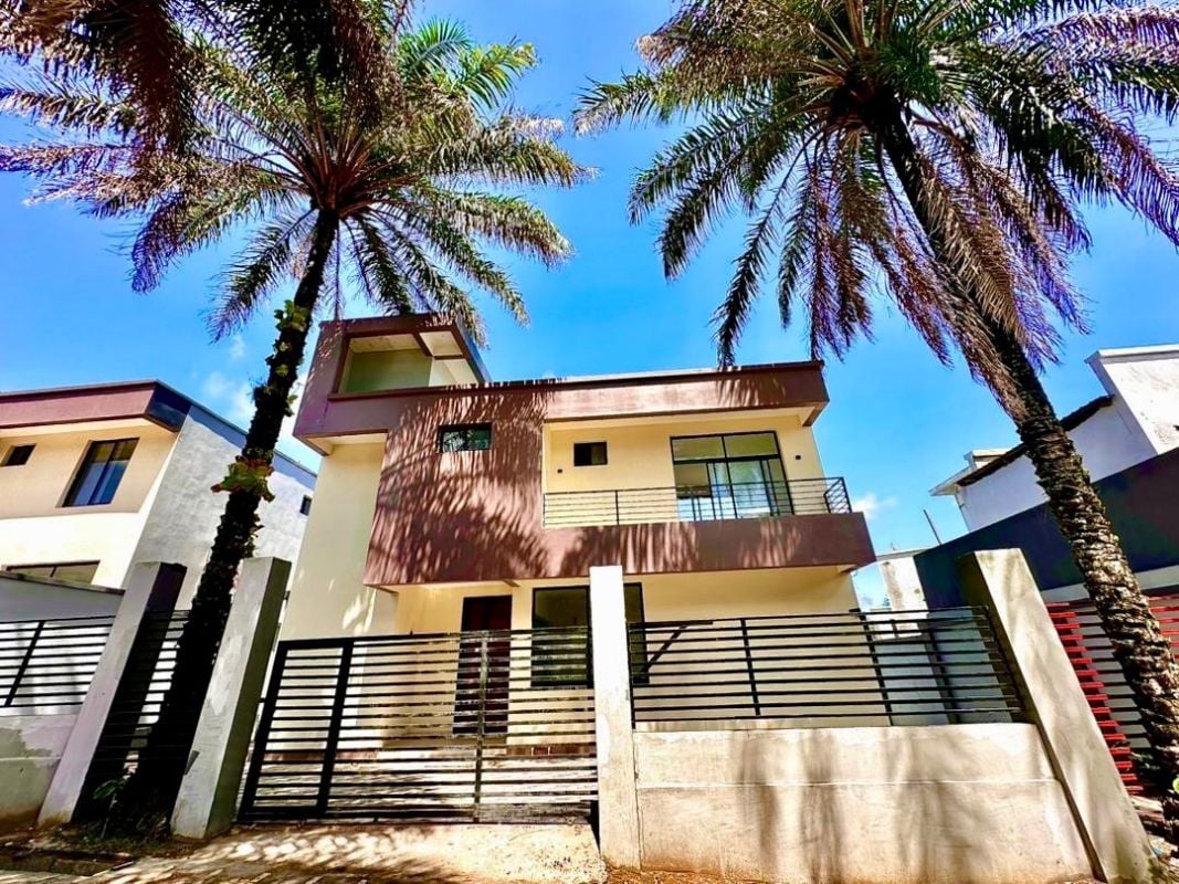 Vente belle villa neuve au sein d'une résidence fermée de 20 villas au total a kinshasa