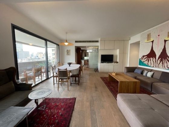 Appartement meublé à louer à Achrafieh avec terrasse