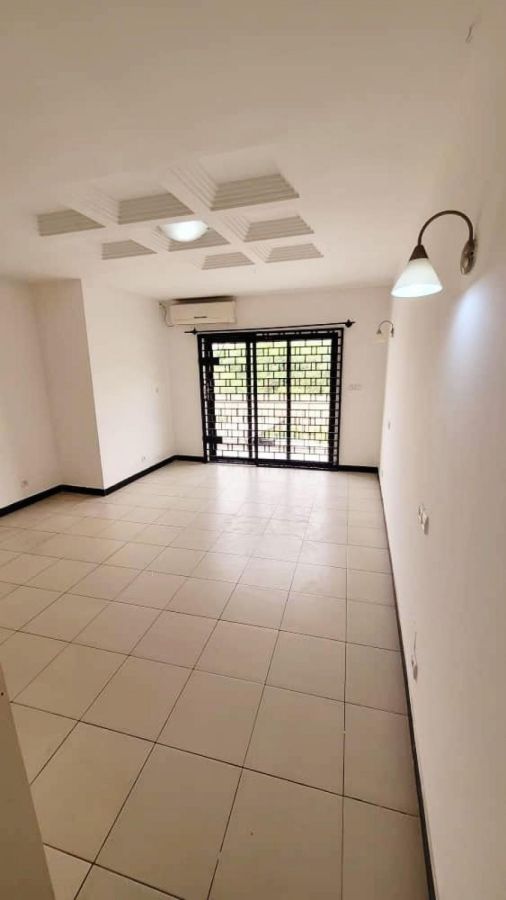 For rent in lomé kodjoviakopé clean duplex villa of (4) bedrooms