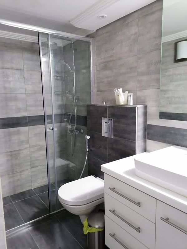 Furnished 2 bedroom in gemmayzeh with parking, Flat for rent in Beirut