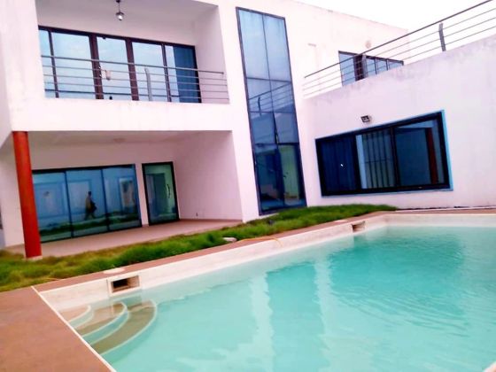 Villa avec piscine à louer à Tokoin Hôpital