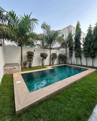 À vendre duplex 5 pieces + piscine Cocody angré Chu Abidjan