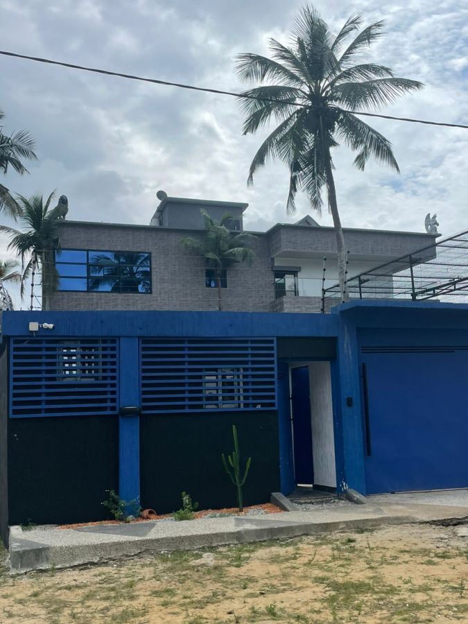 Sale of a duplex on the edge of the lagoon in port bouet, House for