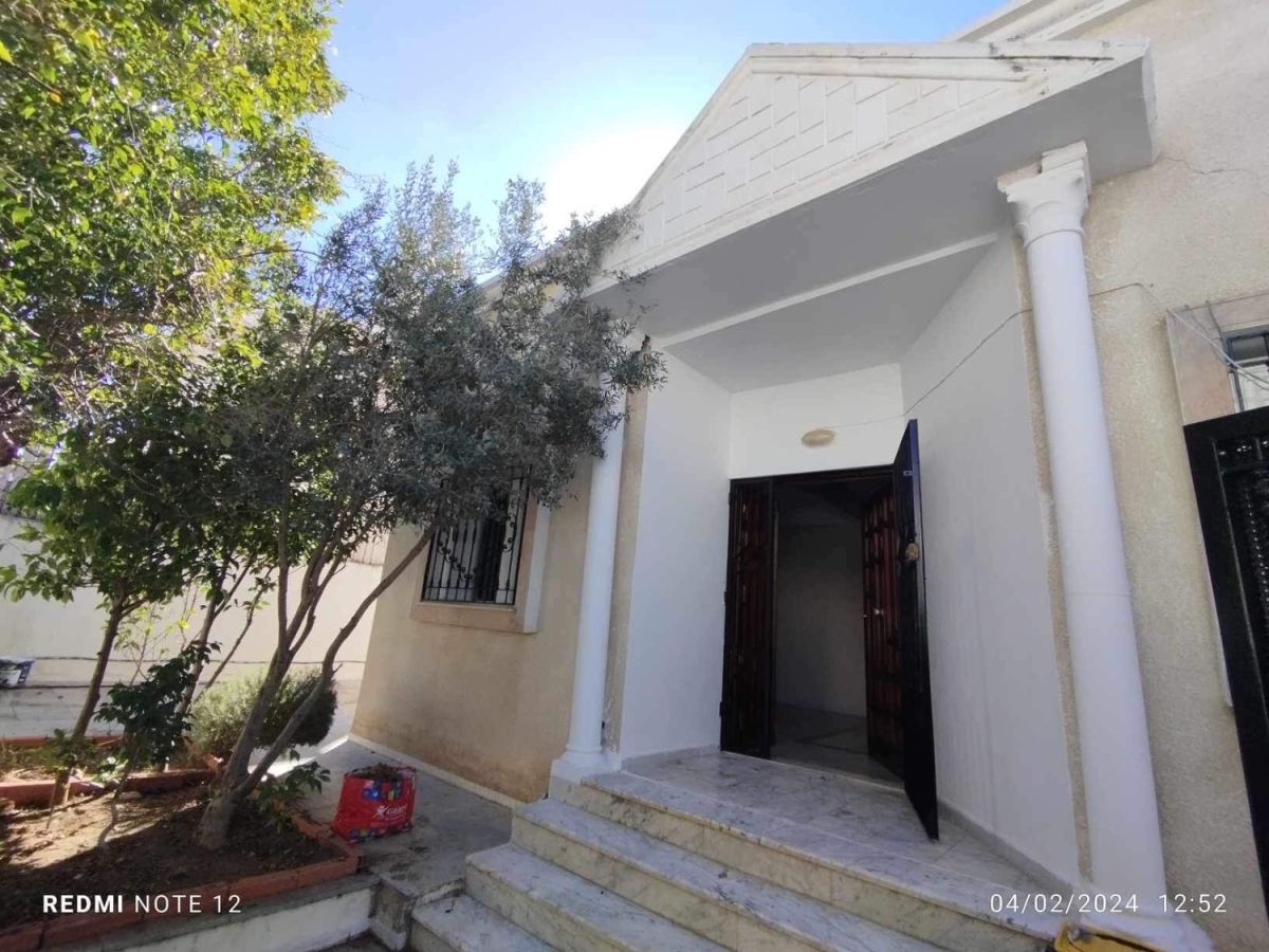 Villa 2 niveau ennaser1 only for expat , House for rent in Tunis