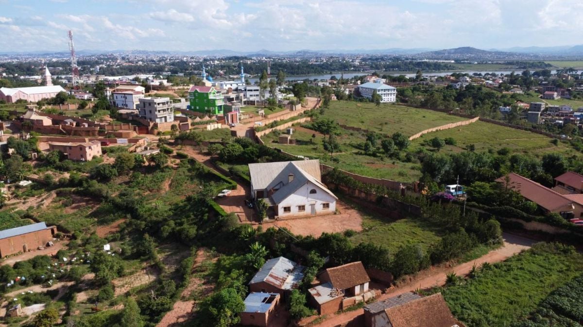 Land for sale with house , in Antananarivo Madagascar