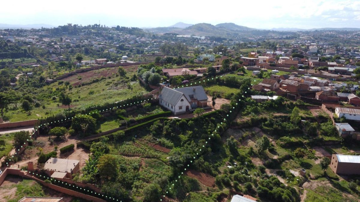 Land for sale with house , in Antananarivo Madagascar