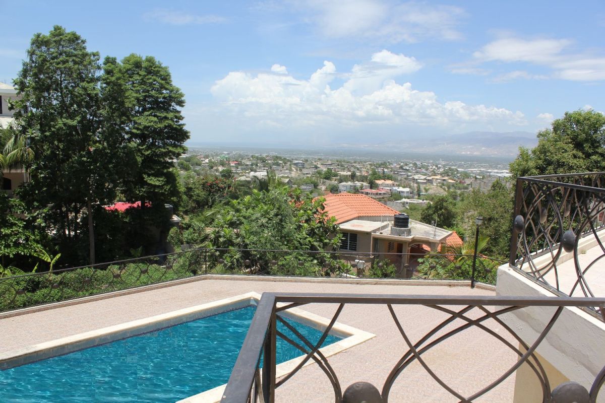 6 br 6baths villa with swimming pool in vivy mitchel portau