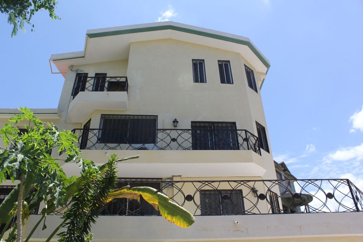 6 br 6baths villa with swimming pool in vivy mitchel portau