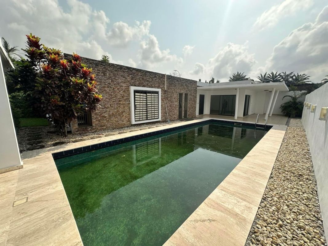 Low villa for rent at the golf course , House for rent in Abidjan Ivory Coast