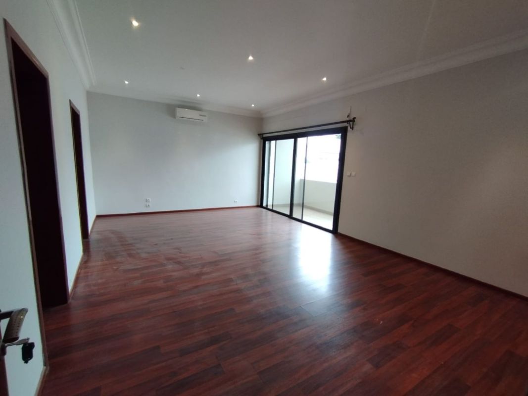 Ivandry large standing t6 villa with garden and pool in the