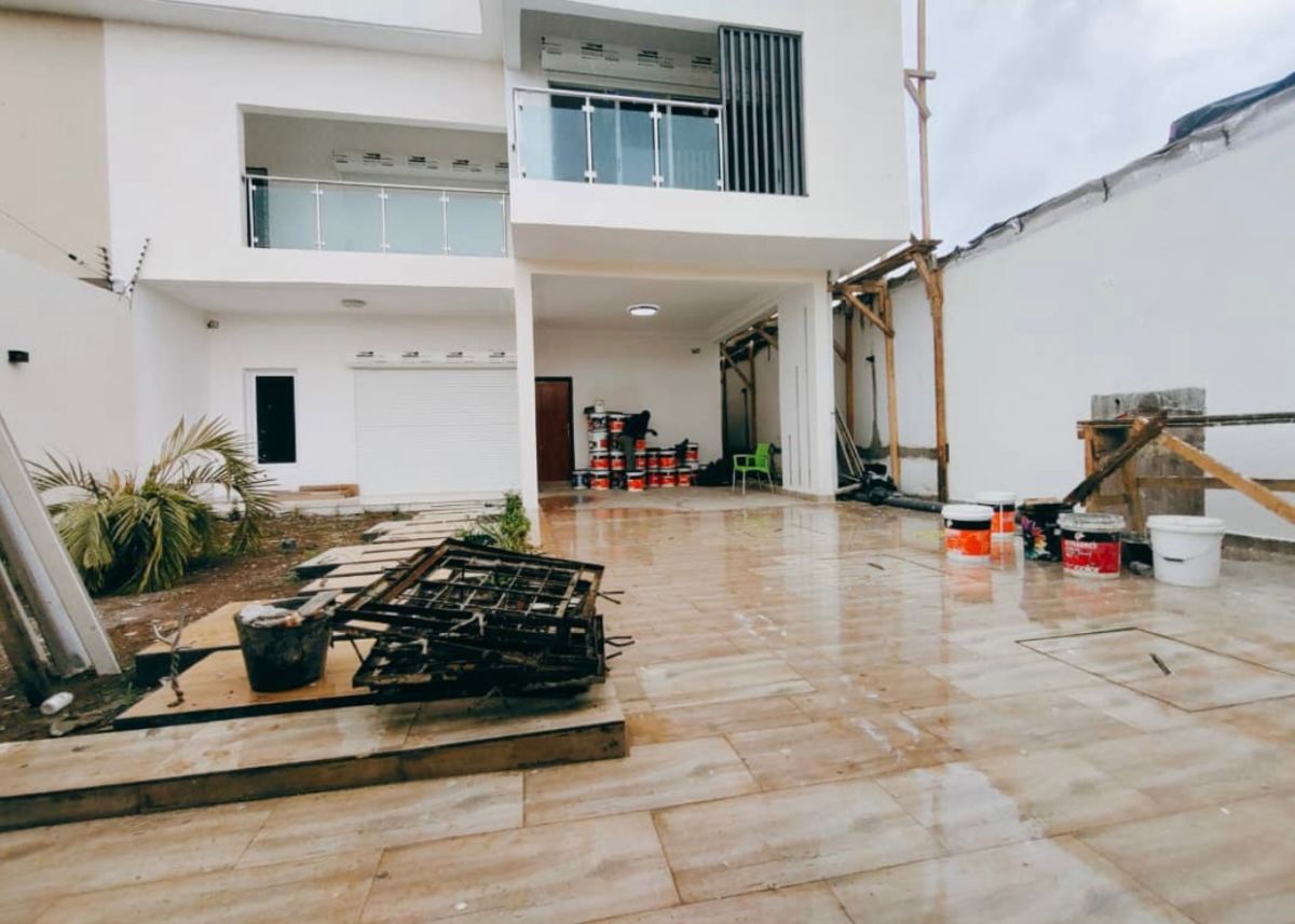 Sale of a magnificent highstanding 7room triplex in angré djorobite