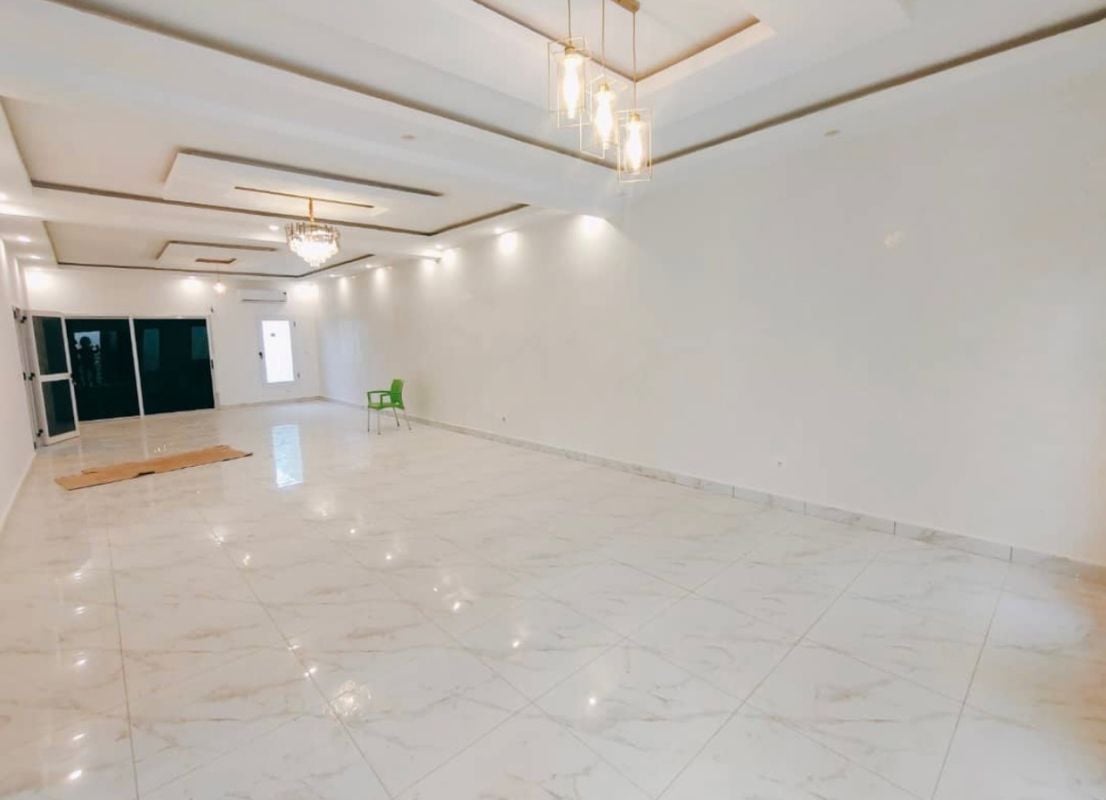 Sale of a magnificent highstanding 7room triplex in angré djorobite