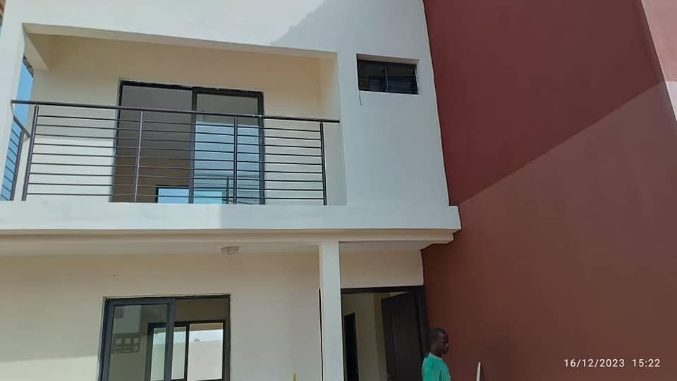 Bassam après péage cité calypso vente 7 villas duplex., Maison à vendre