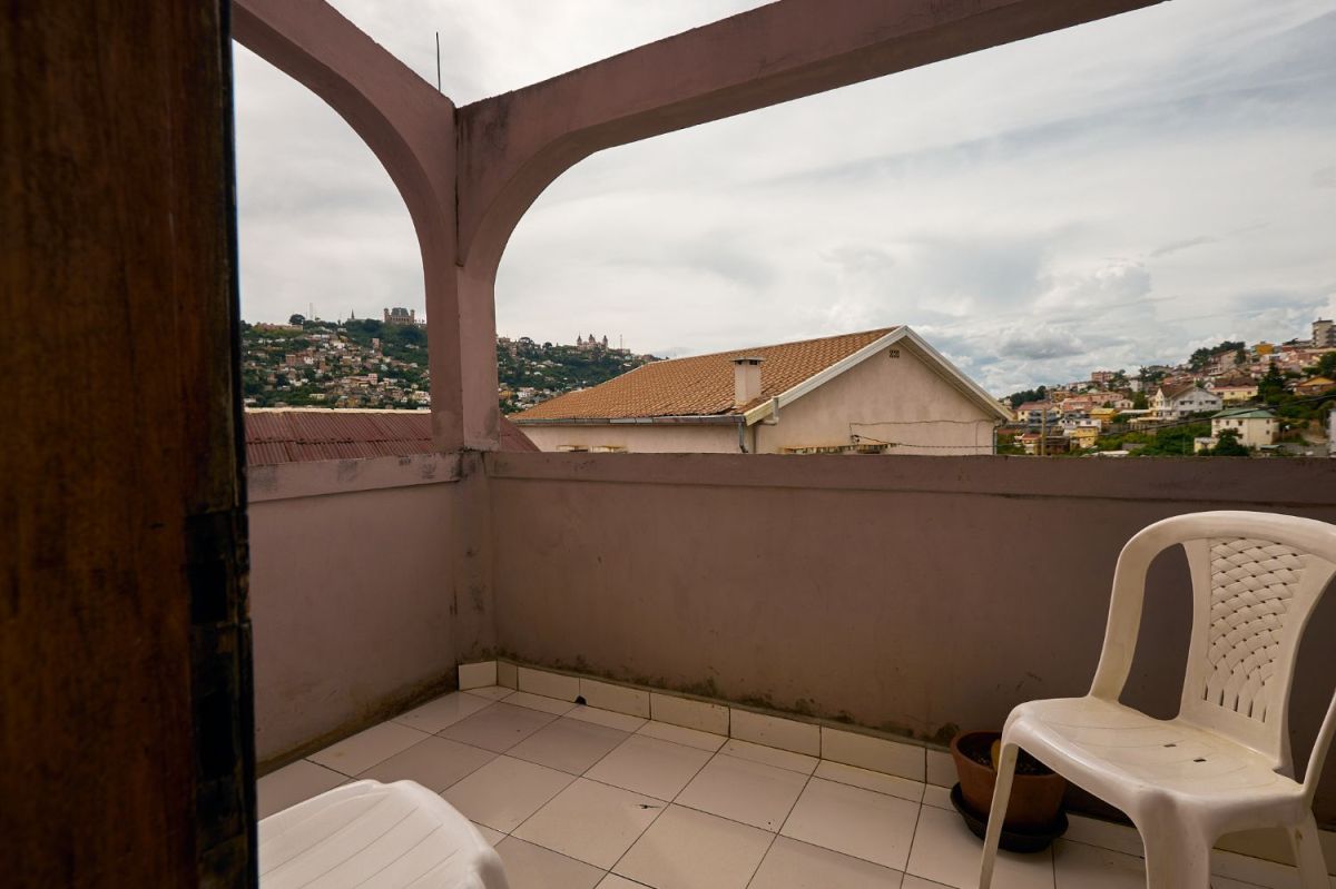 Beautiful house in the city, easy access, with big yard, House for sale