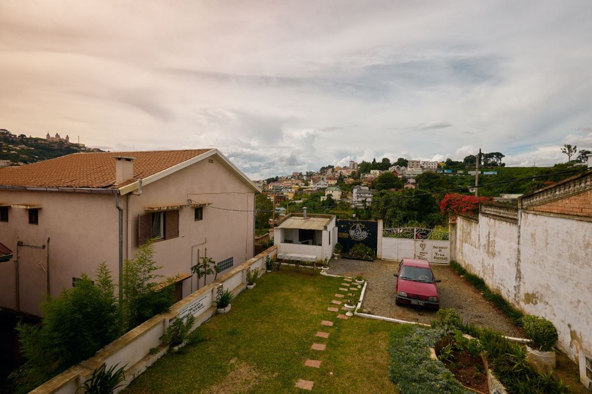 Beautiful house in the city, easy access, with big yard, House for sale