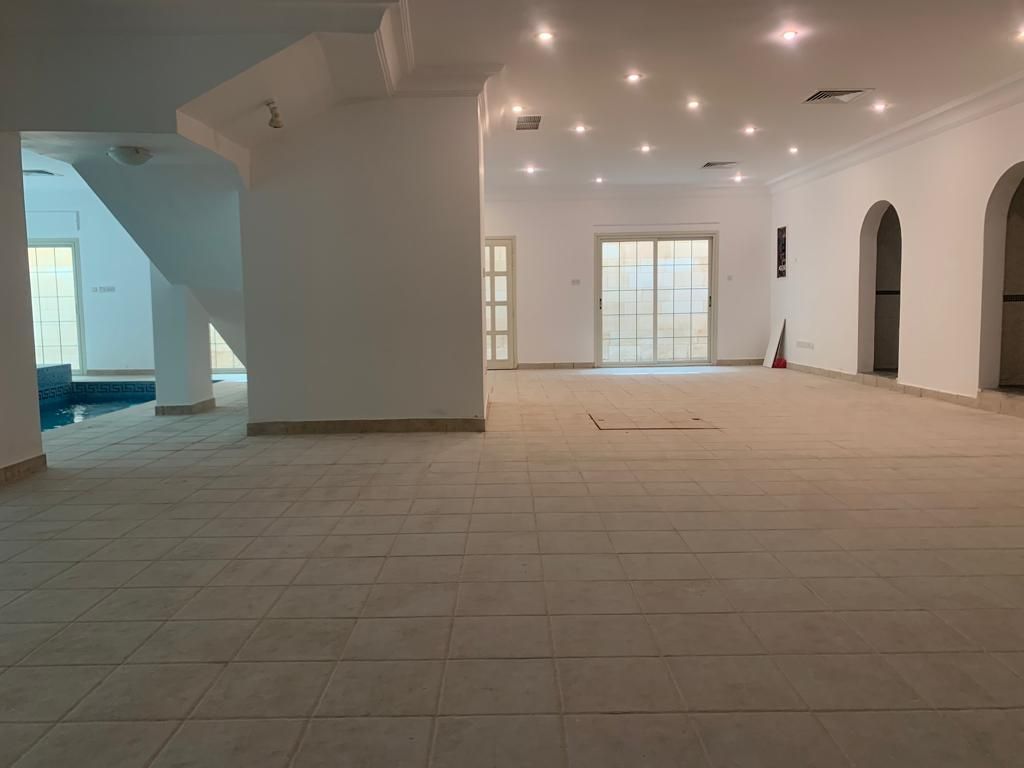 Seven bedroom spacious villa available in adan , House for rent Kuwait