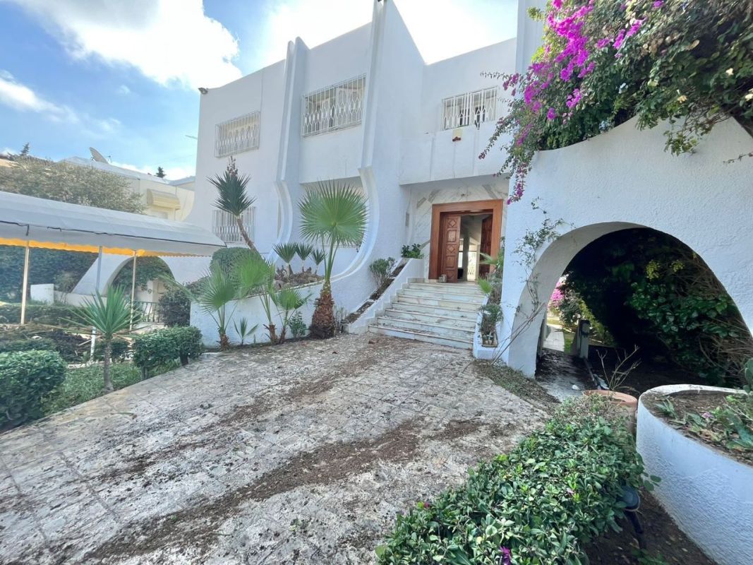 For rent in gammarth beautiful villa with swimming pool , House for rent Tunisia