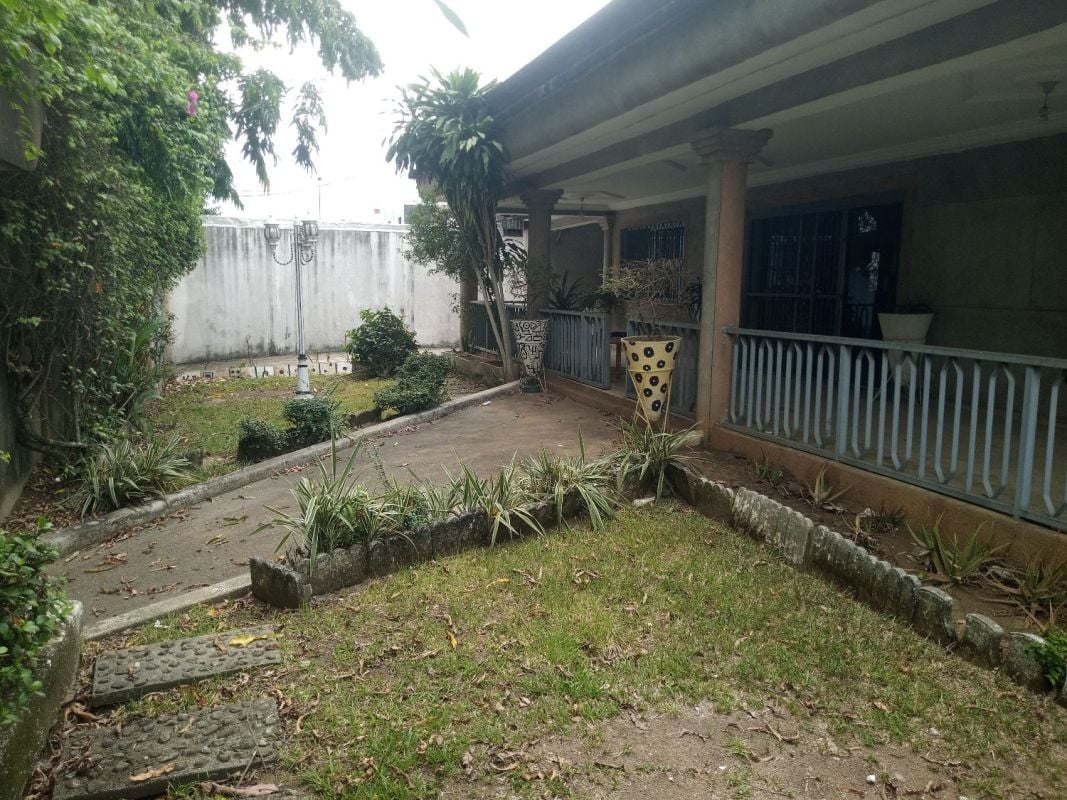Belle villa de 4 pièces avec 1 independant aux 2 plateaux sococé, Maison à louer Abidjan