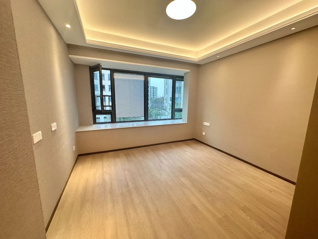 Spacious !! new house for expats to rent in suzhou ,sip /4 bedrooms and