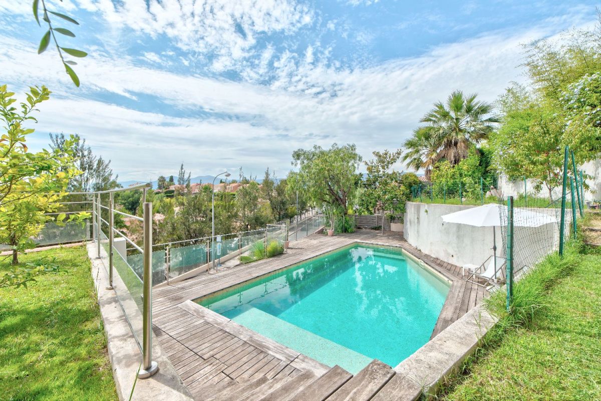 Beautiful villa nice west, 4 bedrooms, swimming pool, panoramic view