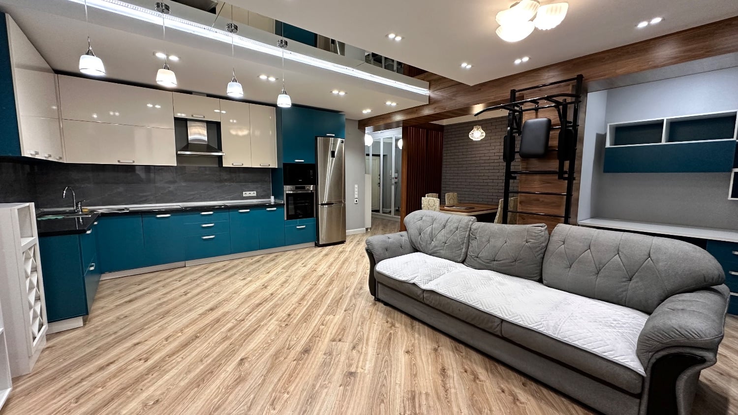 "Appartement moderne et spacieux de 2 chambres avec vue panoramique sur la ville - Emplacement privilégié !