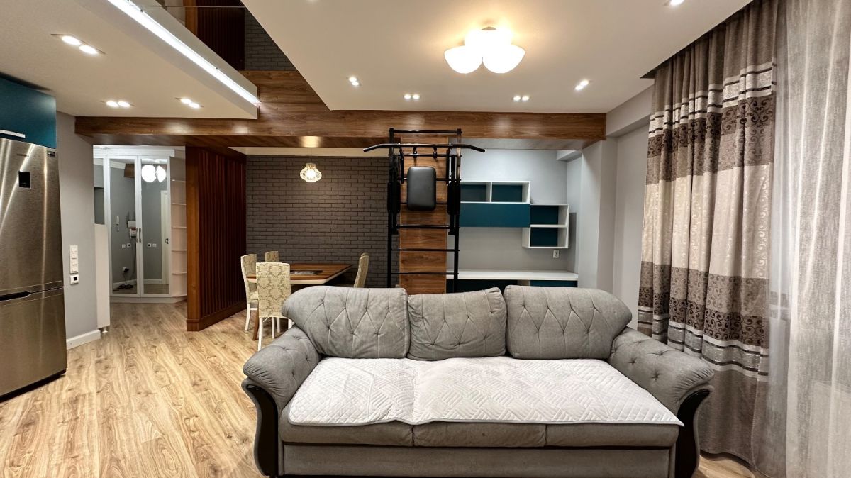 'modern, spacious 2bedroom apartment with panoramic city views prime