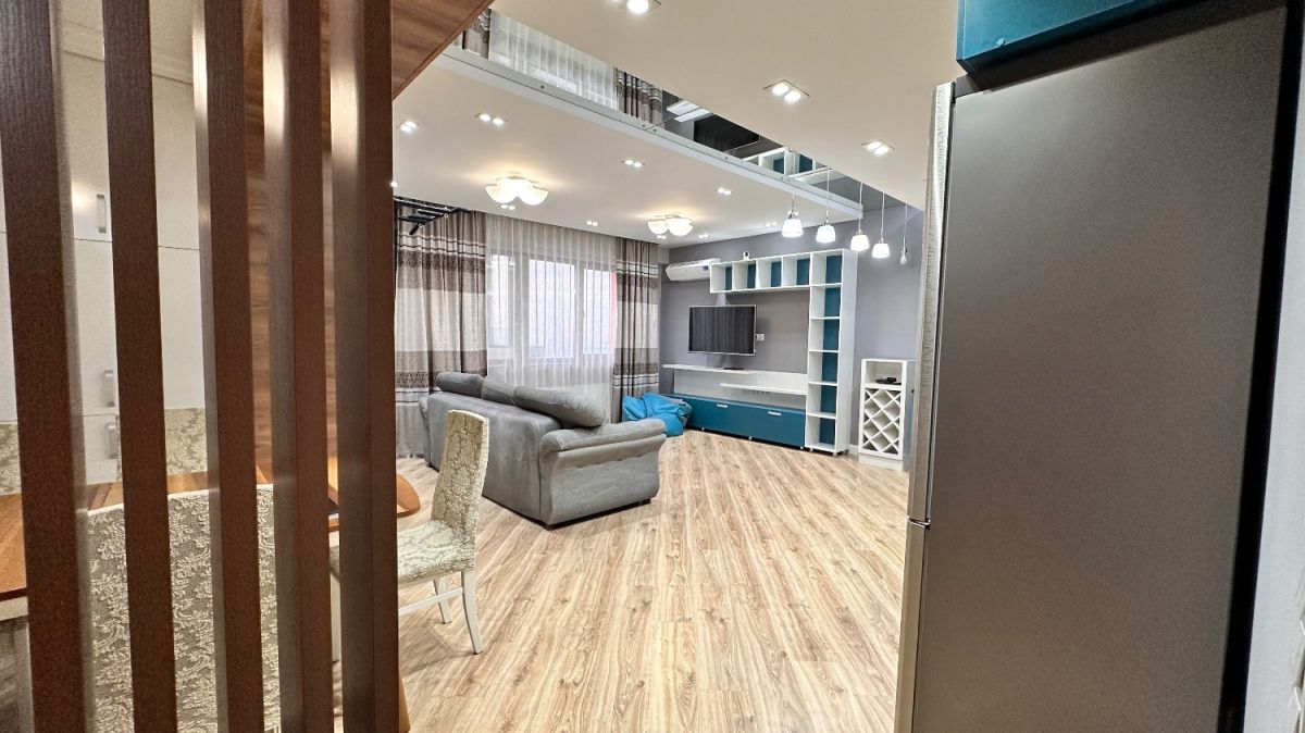 'modern, spacious 2bedroom apartment with panoramic city views prime