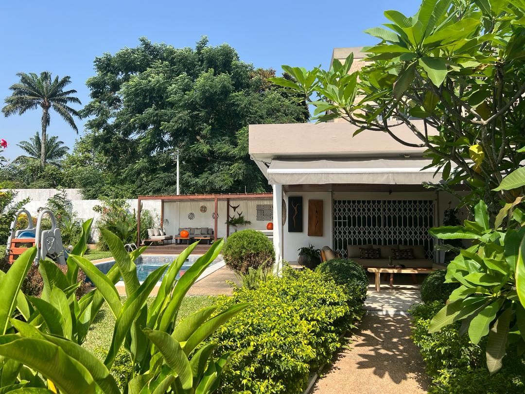 à louer, villa basse 5 pièces à cocody danga , House for rent Abidjan Ivory Coast