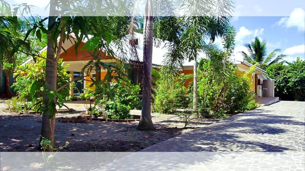 One storey de lux house european style, 100m from the beach, House for