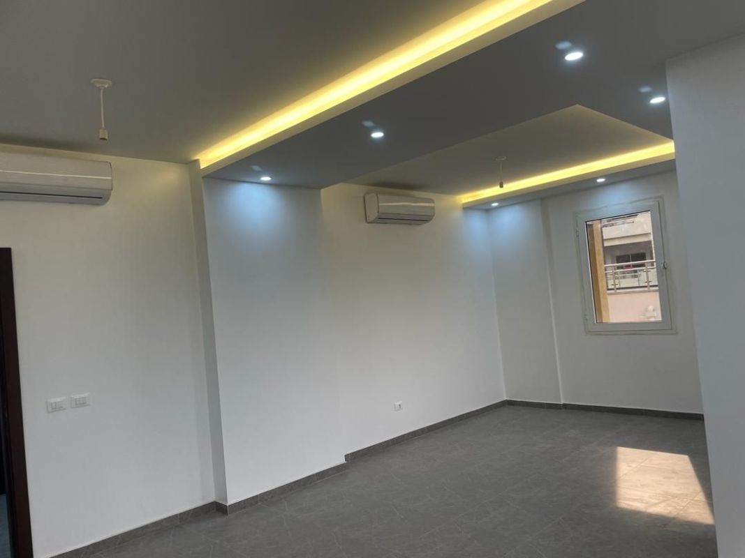 3 bedroom apartment in kinshasagombe, Flat for rent in the Democratic