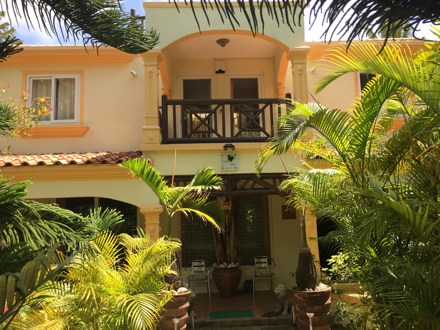 VILLA DUPLEX DI 300 M2 IN EDIFICIO CONGIUNTO 