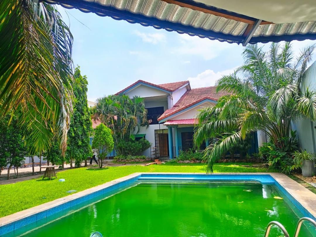Villa with garden and swimming pool for rent in kinshasagombe, House