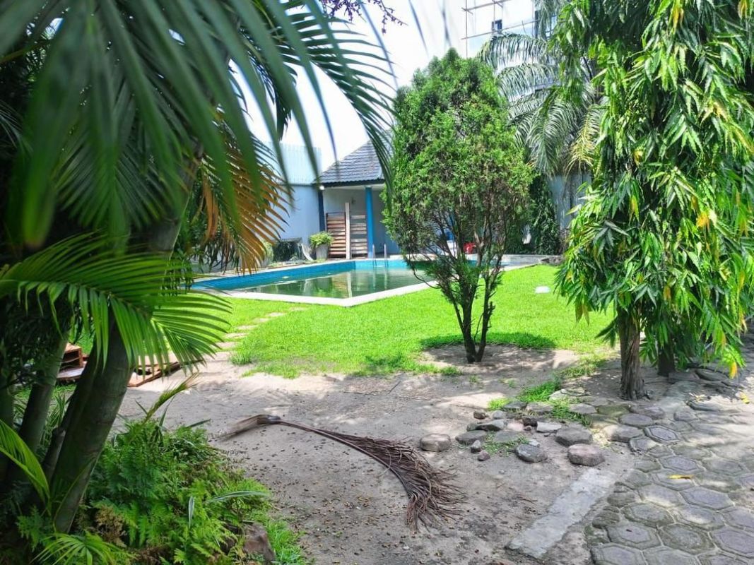 Villa with garden and swimming pool for rent in kinshasagombe, House