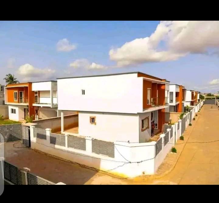 Sale of 23 duplex villas in angré chu in a small peaceful town 500m