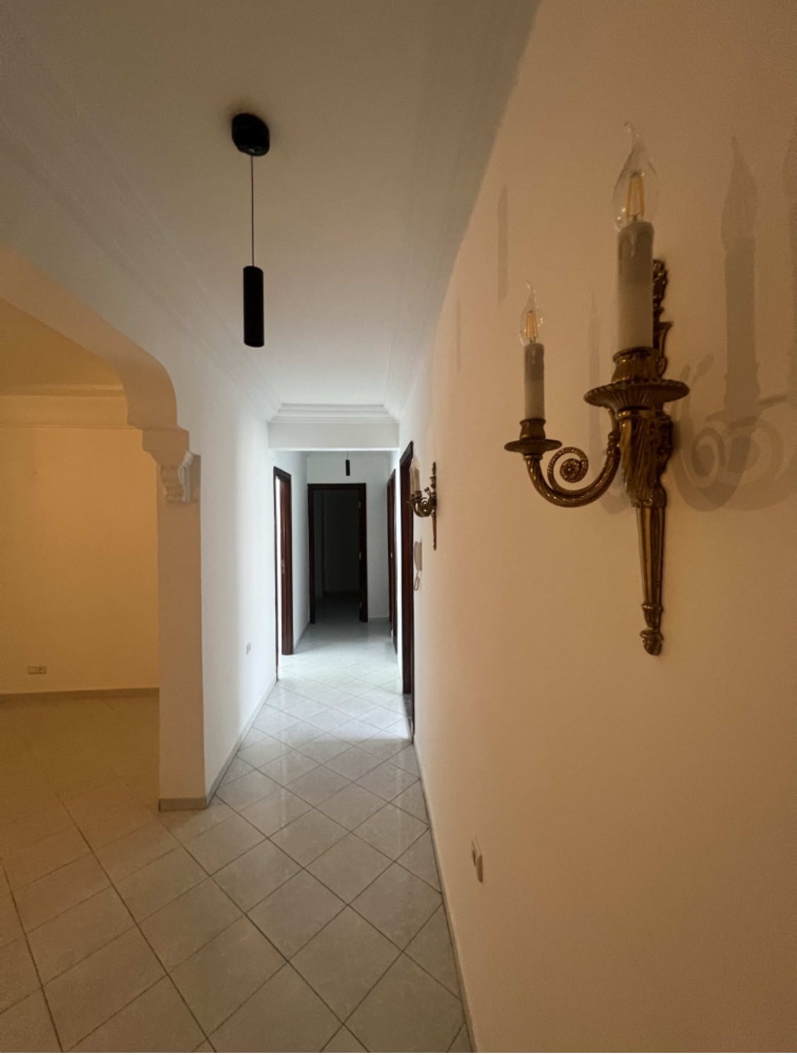 Leer atentamente ALQUILO PISO VACÍO SIN BALCÓN 