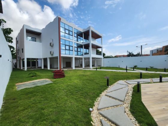 Vente d'une villa triplex de 10 pièces  T10 à Cocody Riviera ...