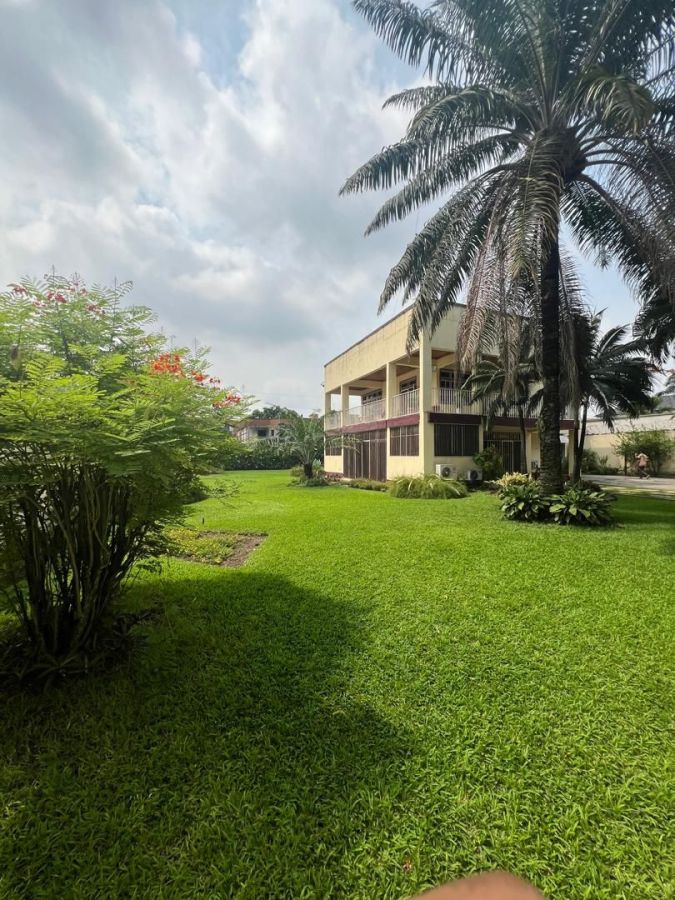 4 bedroom villa in kinshasagombe, House for rent Democratic Republic