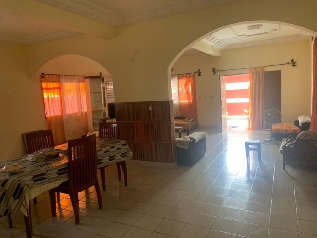 Maison a vendre angre cnps dans une cité sécurisée , Maison à vendre