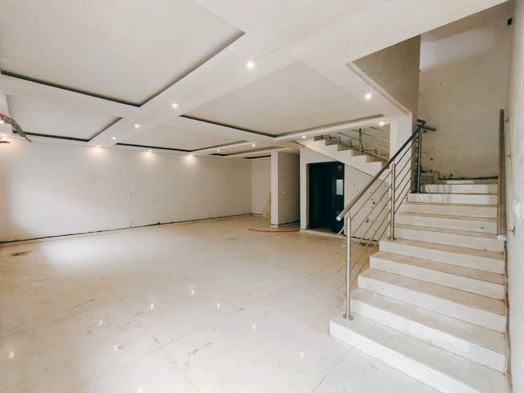 Sale of a high standing 8room duplex villa in angré 9th transfer