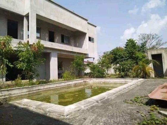 Vente d'une villa duplex à ce état de 6 pièces ...